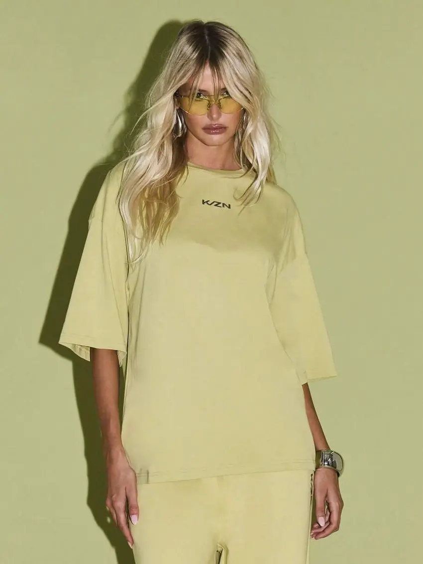 zielony t-shirt napis