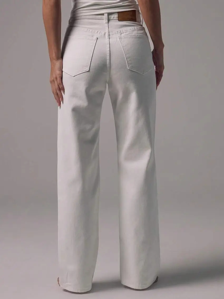 BIAŁE SPODNIE JEANS