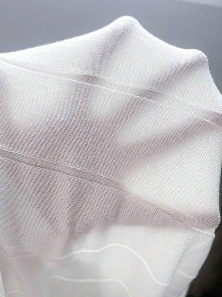 biały dzianinowy t-shirt