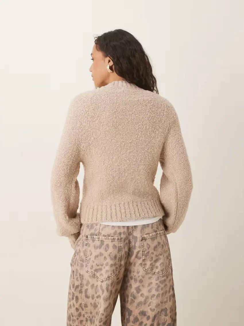 klasyczny beżowy sweter
