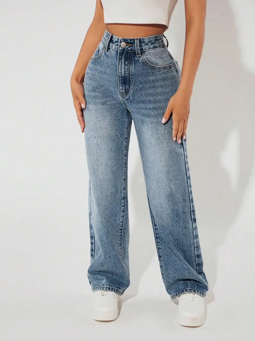 niebieskie spodnie jeans
