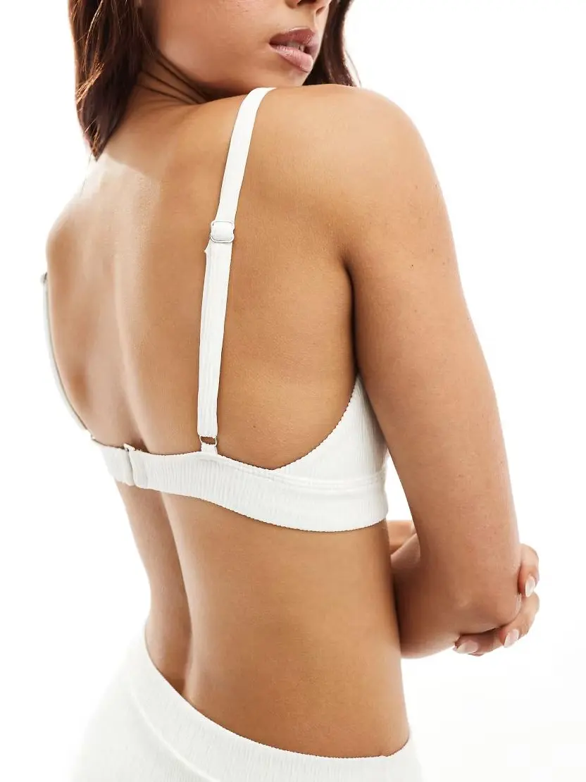 biała góra od bikini prążki