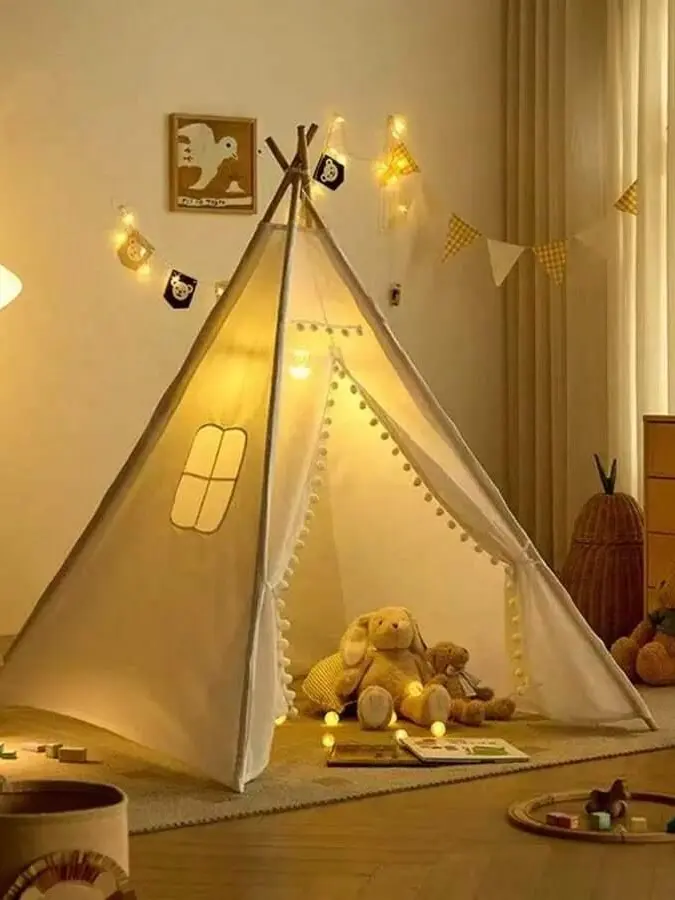 biały namiot tipi