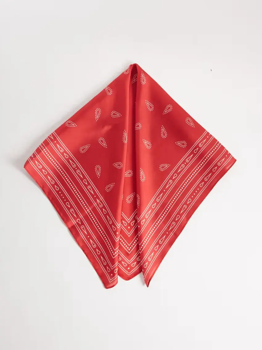 czerwona satynowa apaszka bandana paisley print