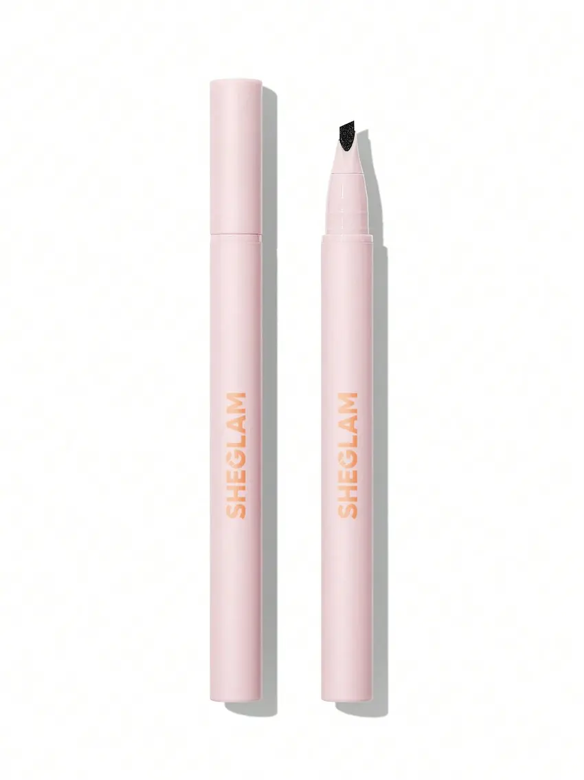 czarny eyeliner w pisaku