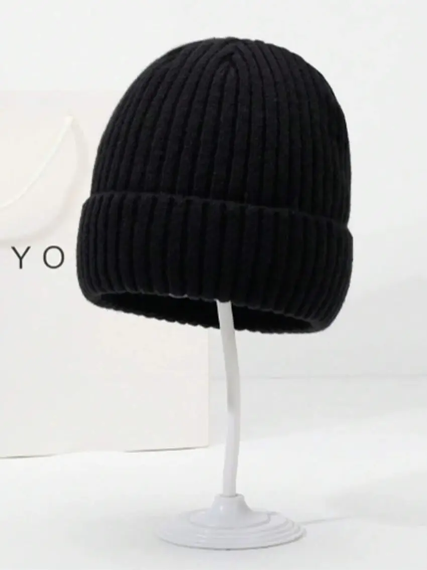 czarna czapka beanie