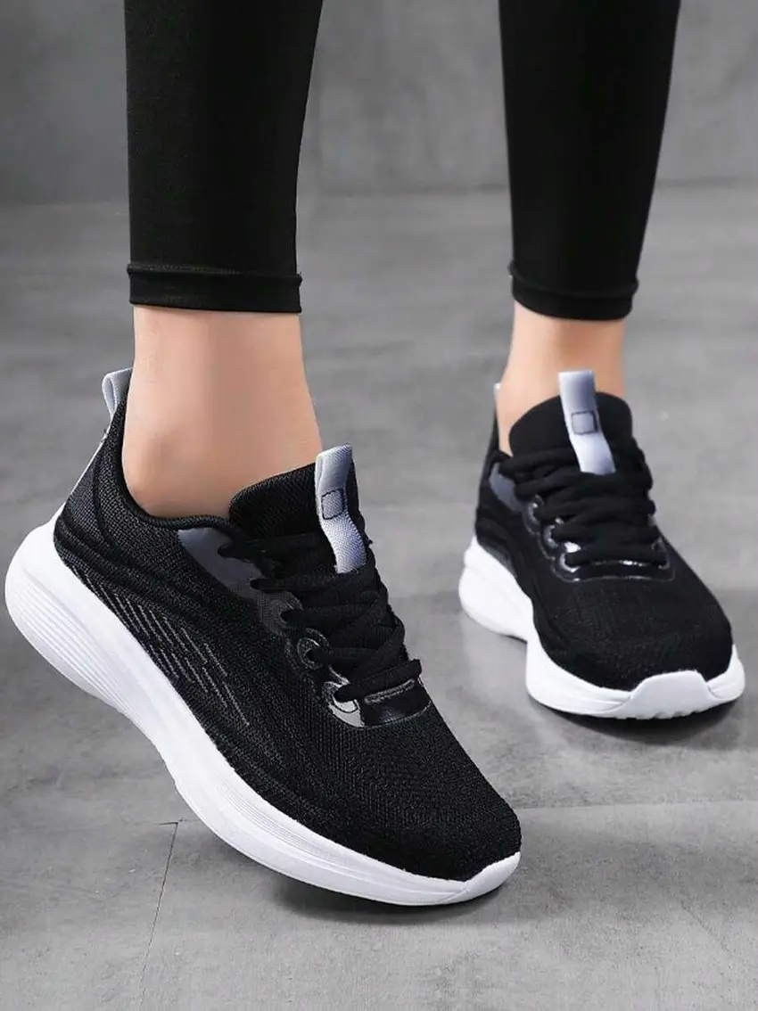 czarne buty sportowe