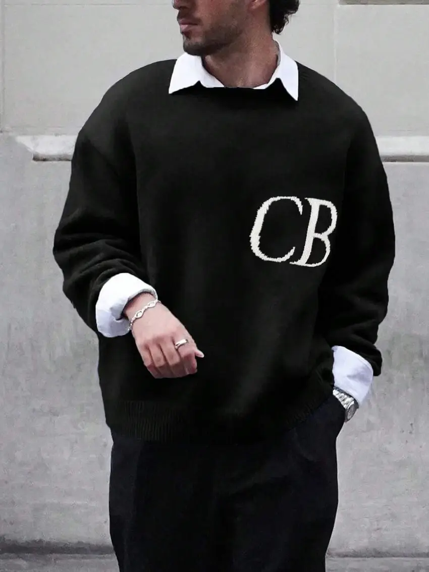czarny sweter napis