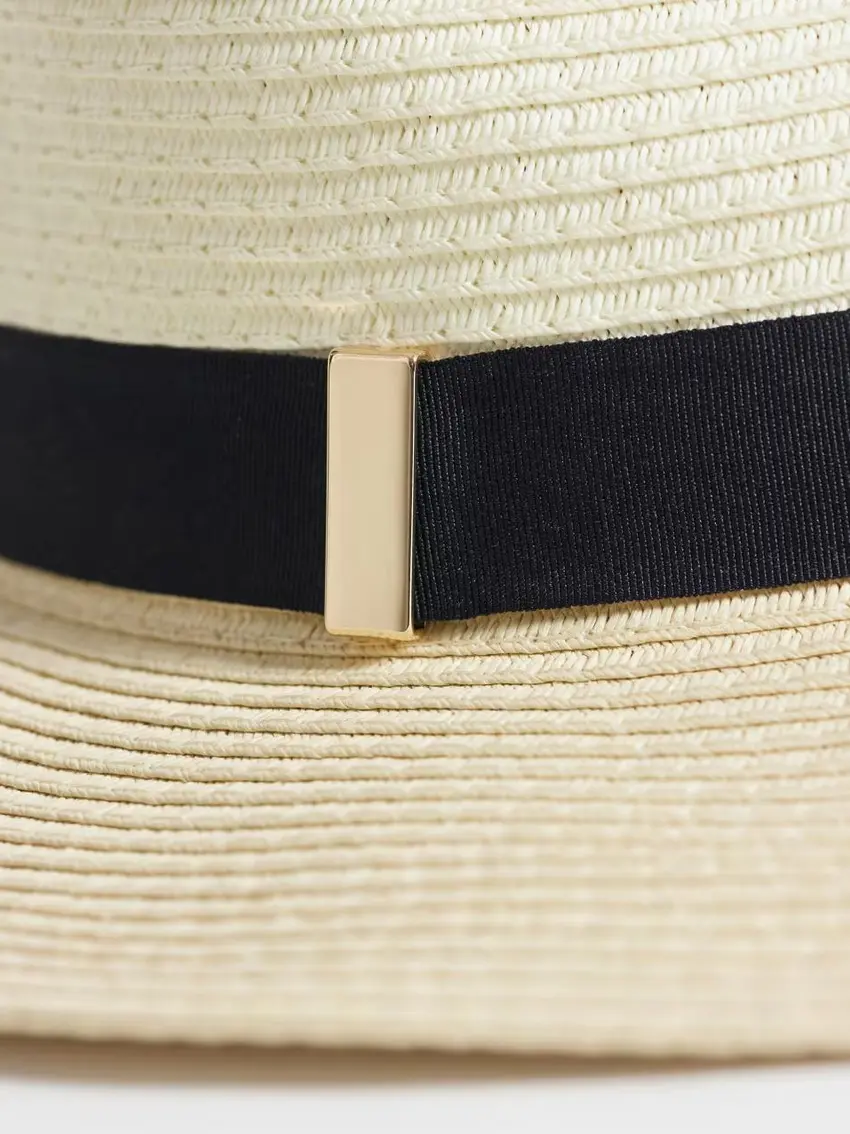 beżowy kapelusz fedora