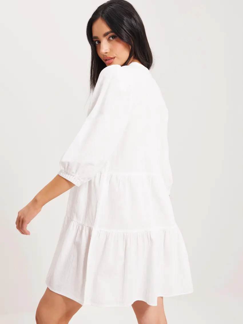 TRAPEZOWA MINI SUKIENKA V-NECK WIĄZANIE HAFT