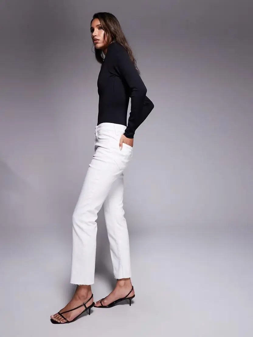 BIAŁE SPODNIE JEANS