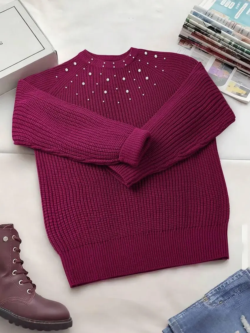 różowy sweter zdobienie