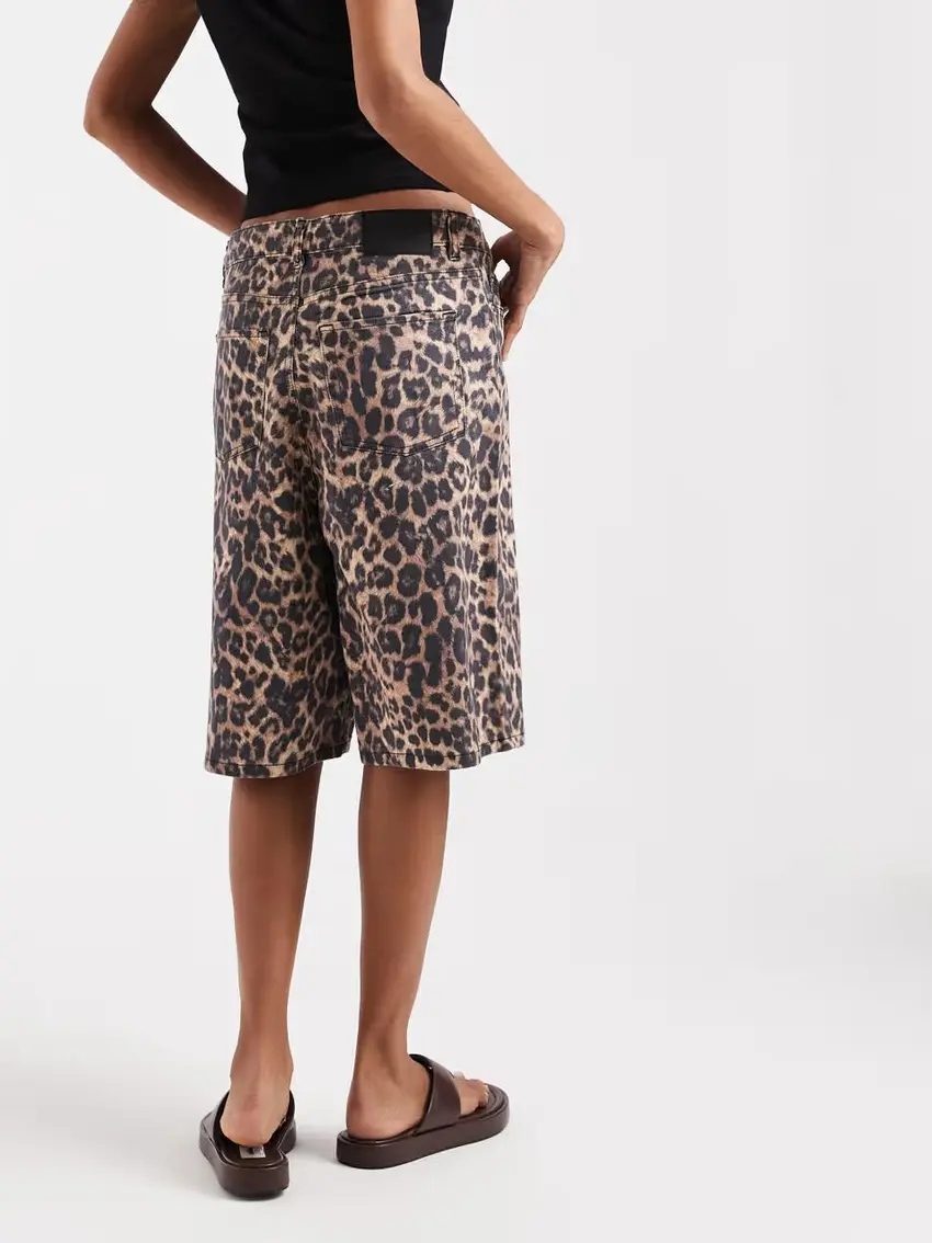 jeansowe spodenki animal print