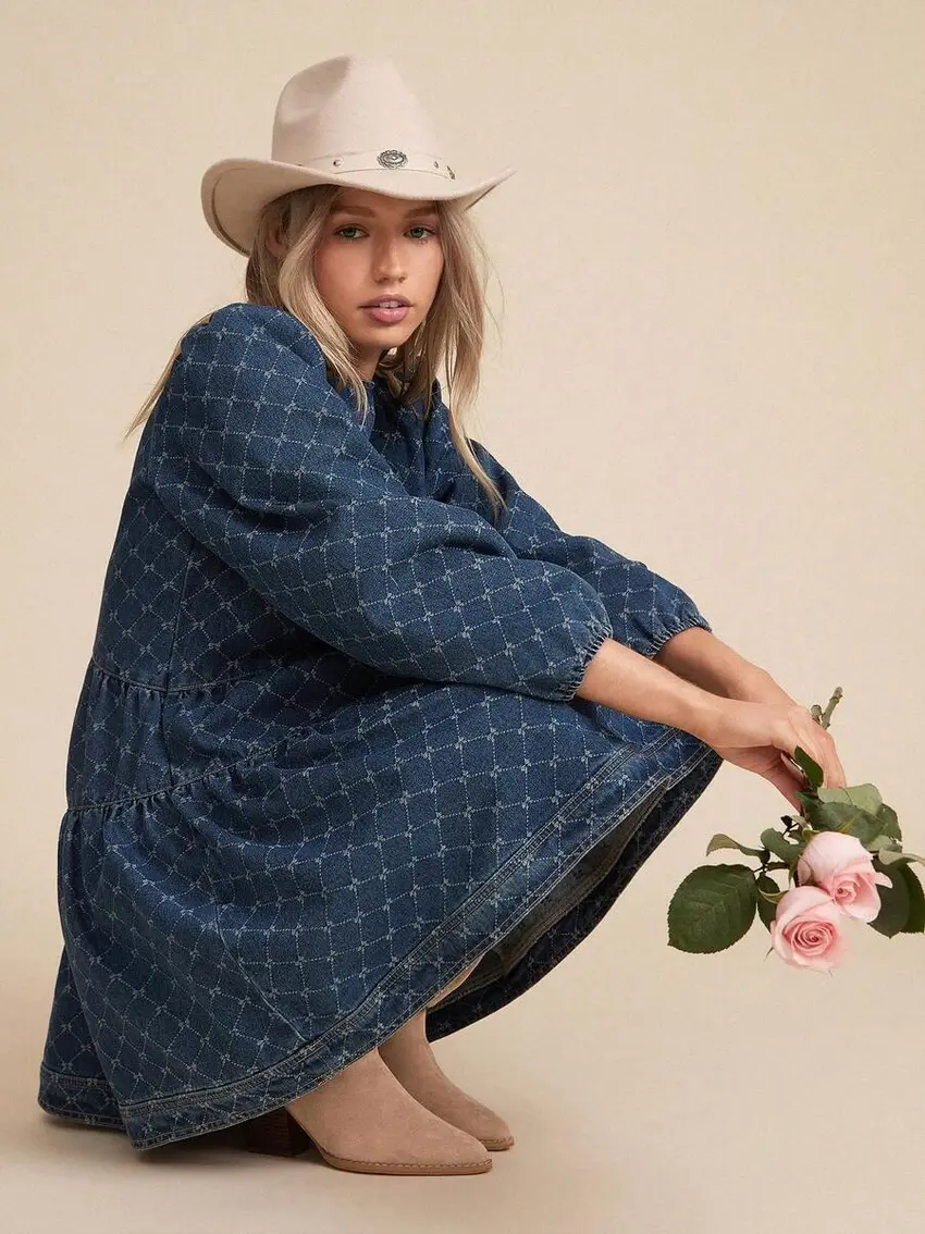 niebieska sukienka jeans wzór