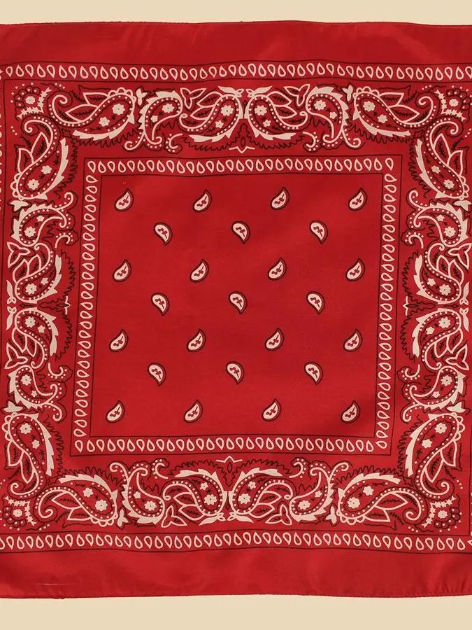 czerwona bandana wzór