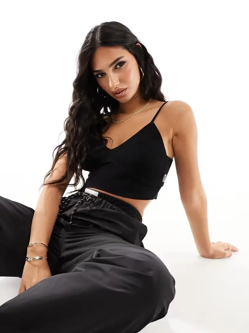 dzianinowy czarny crop top