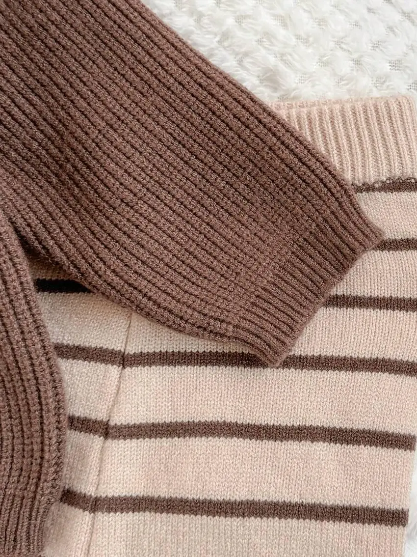 komplet sweter spodnie wzór paski