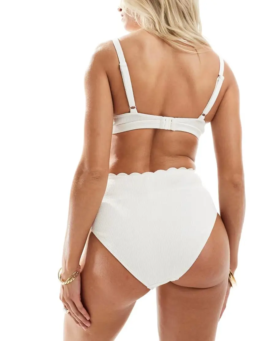 biały dół od bikini tekstura