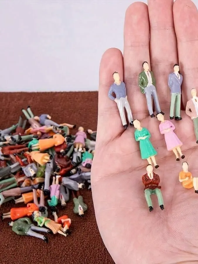 plastikowe figurki 20 sztuk