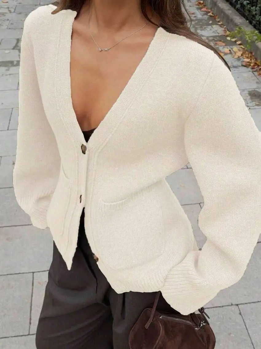 Beżowy sweter kieszonki