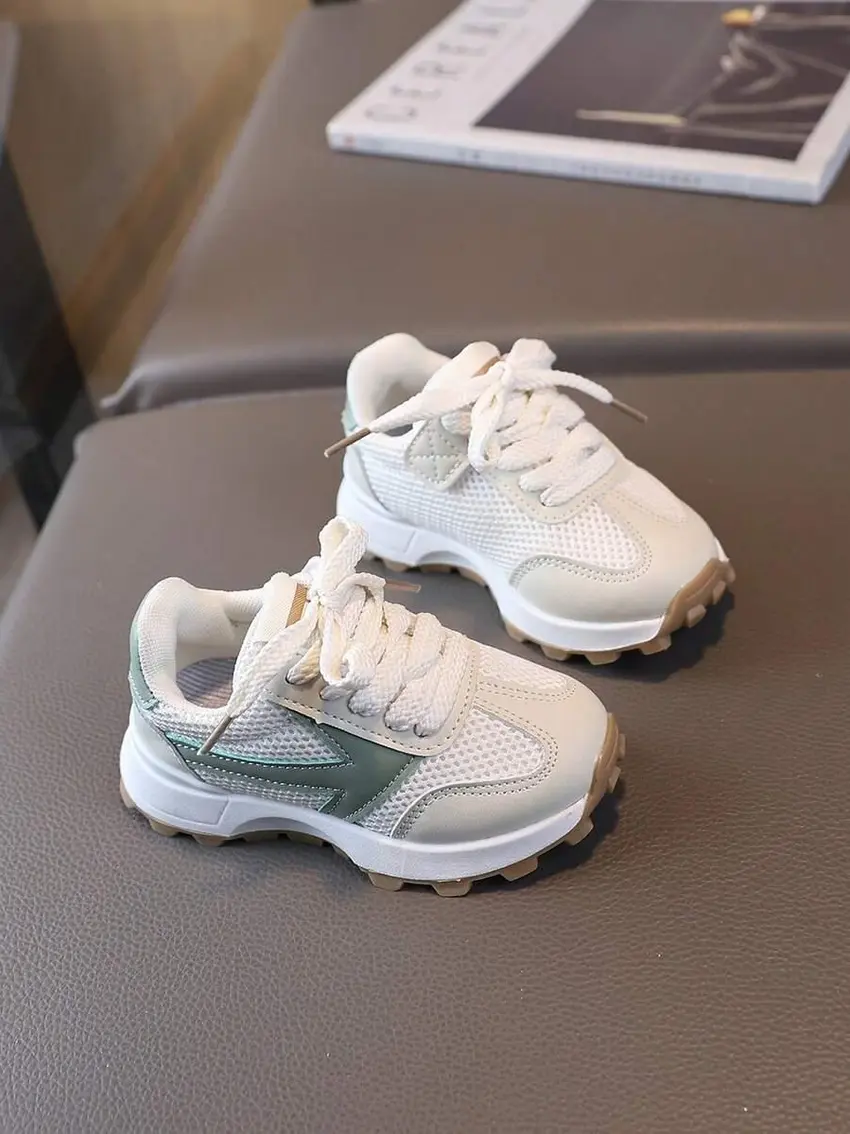 sznurowane buty sportowe