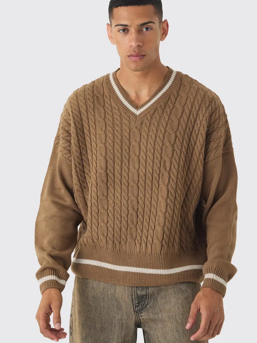 beżowy sweter v-neck