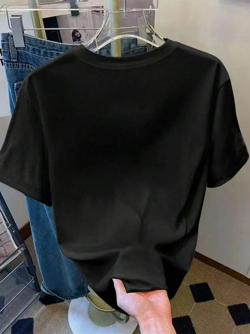 czarny t-shirt wzór wiśnia