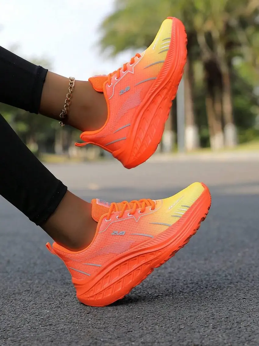 sznurowane buty sportowe