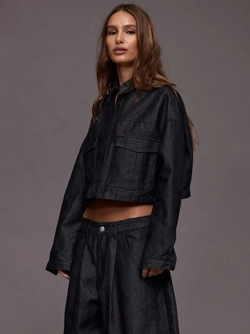 granatowa kurtka jeans