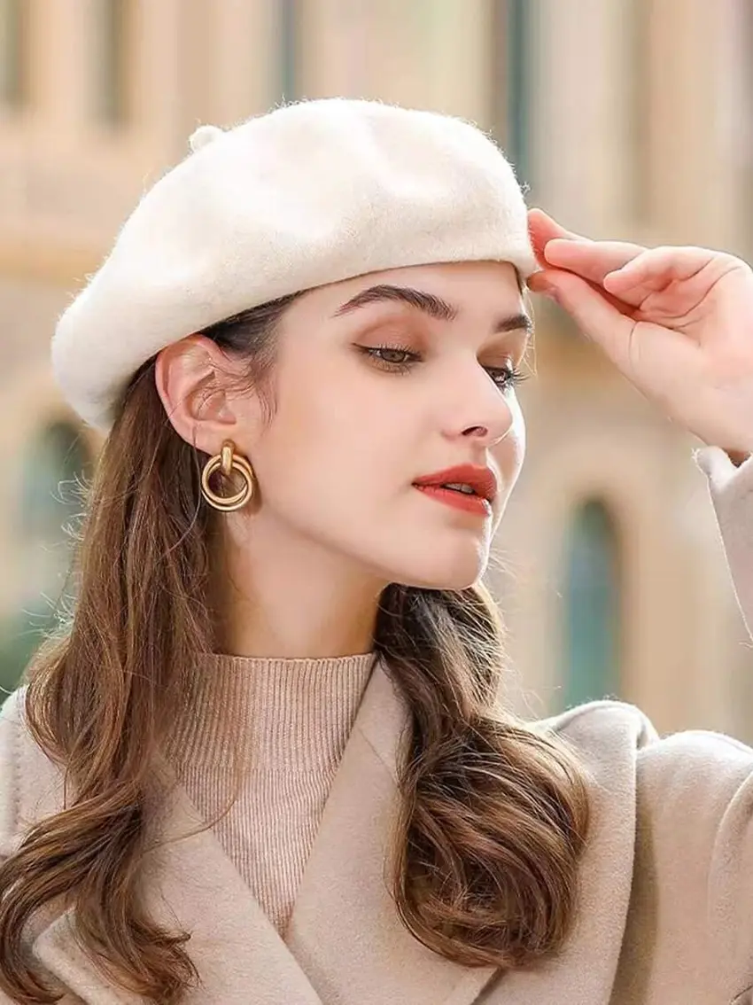 kremowy beret casual