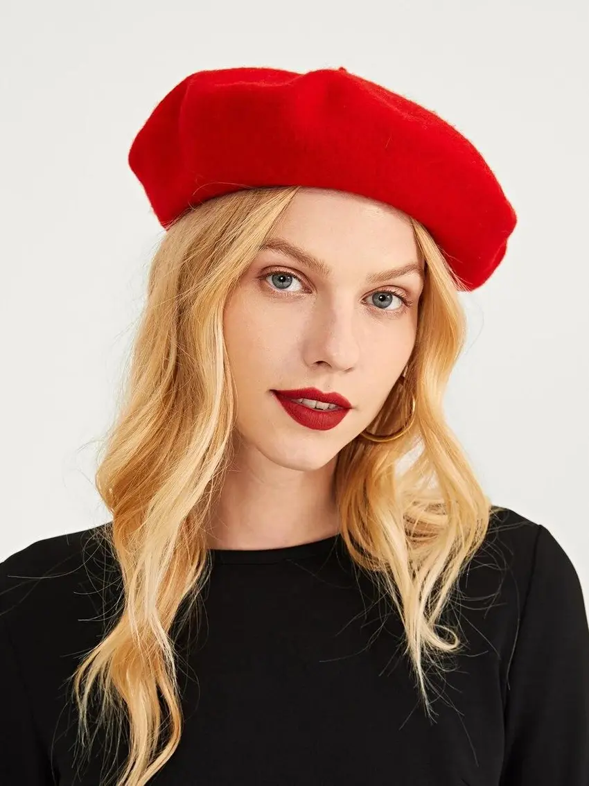 CZERWONY BERET CASUAL