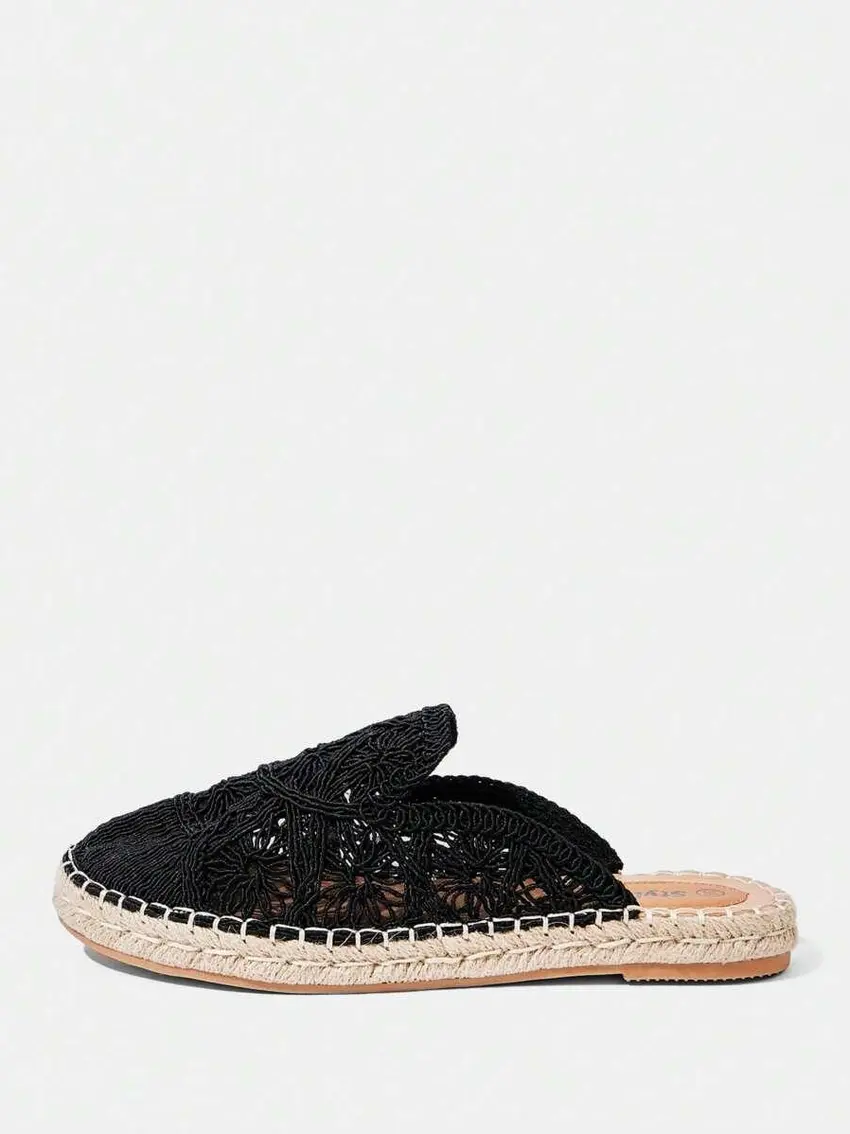 brązowe klapki boho casual