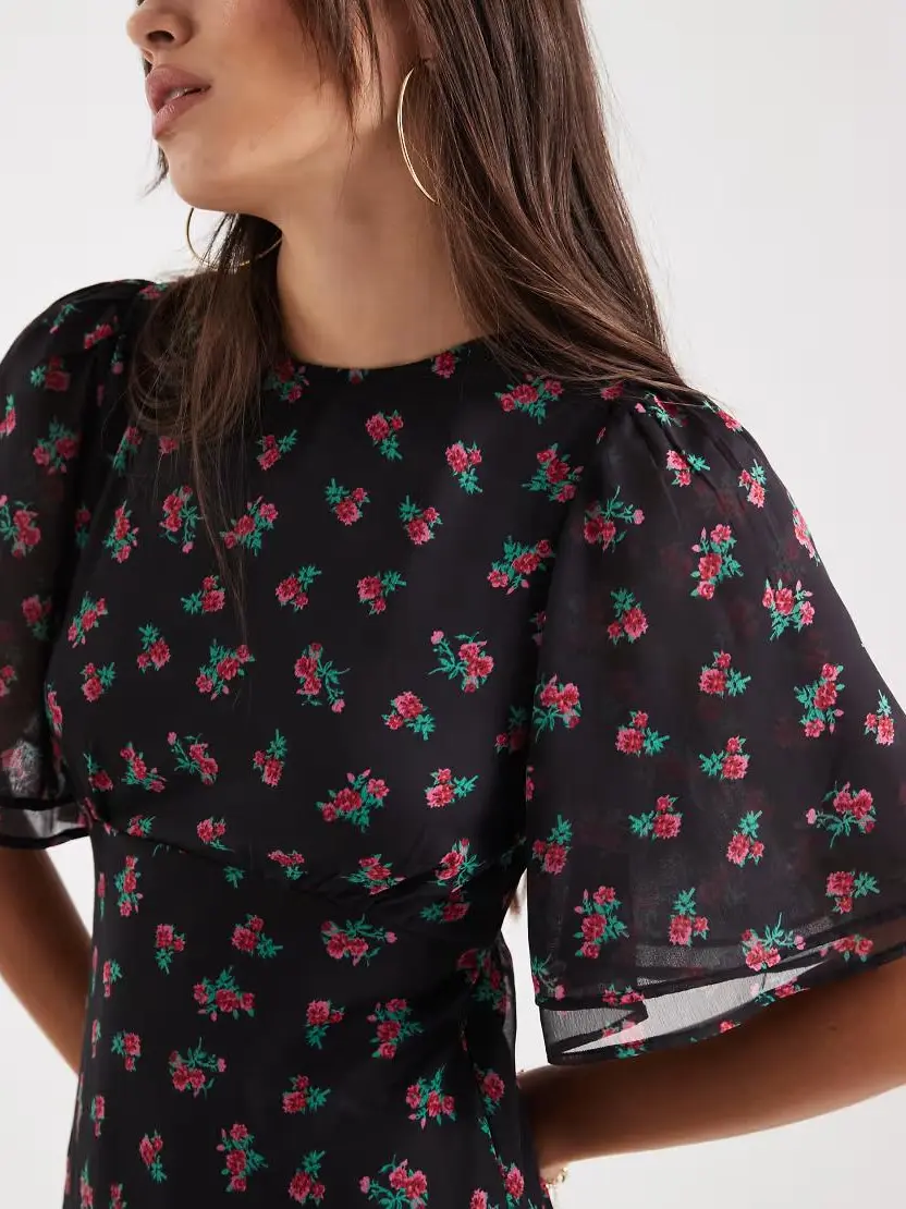 CZARNA MAXI SUKIENKA W KWIATY