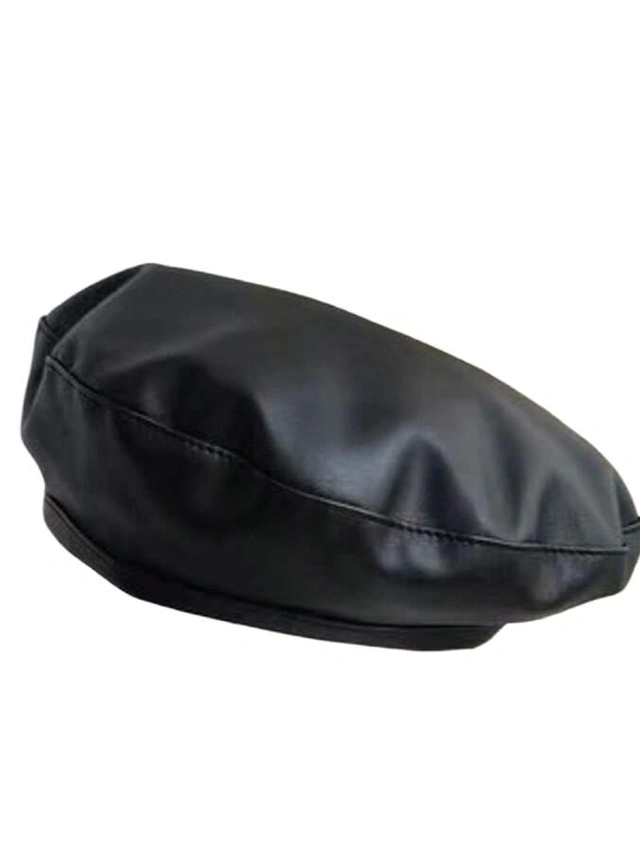 czarny beret imitacja skóry