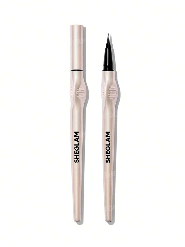 czarny eyeliner do oczu