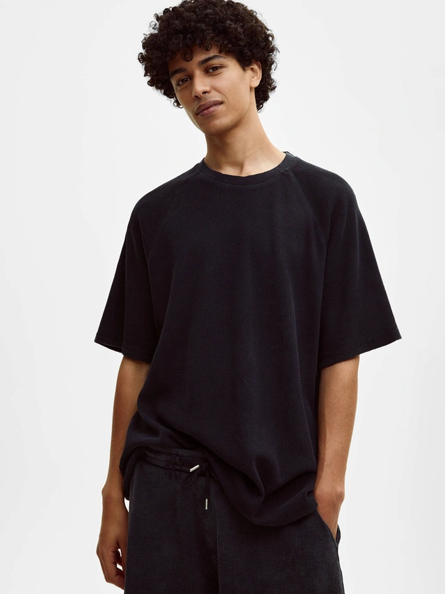 czarny t-shirt tekstura