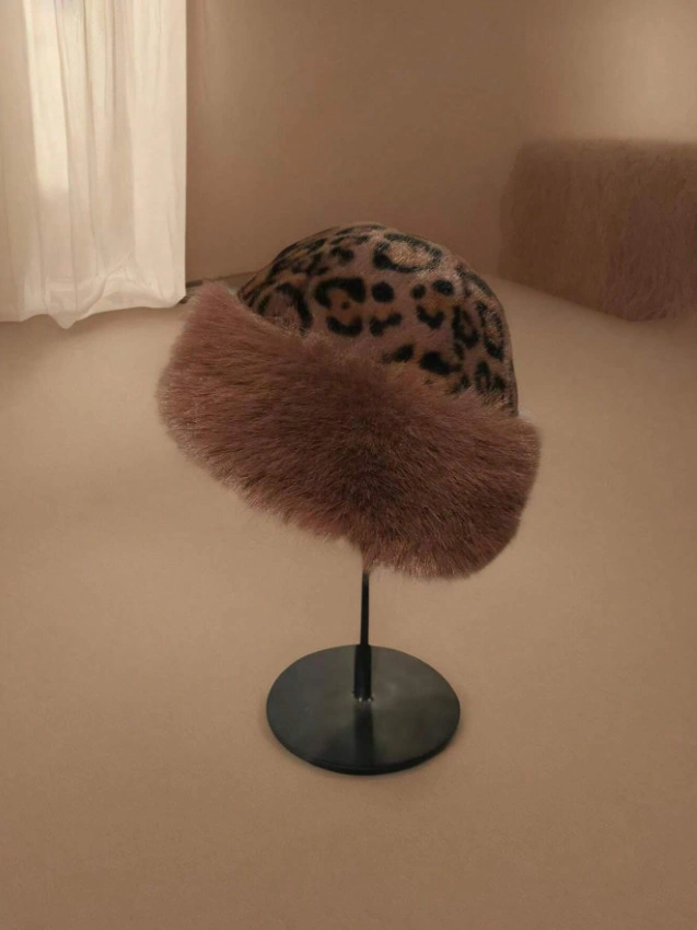 brązowy beret animal print