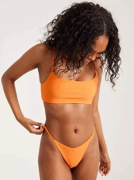 pomarańczowa góra od bikini na ramiączkach