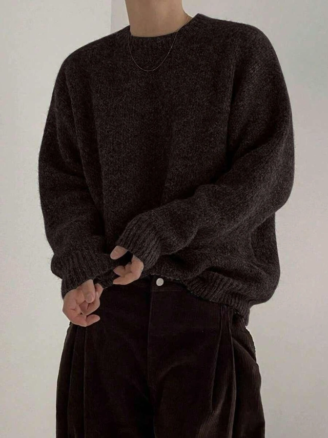 brązowy sweter okrągły dekolt