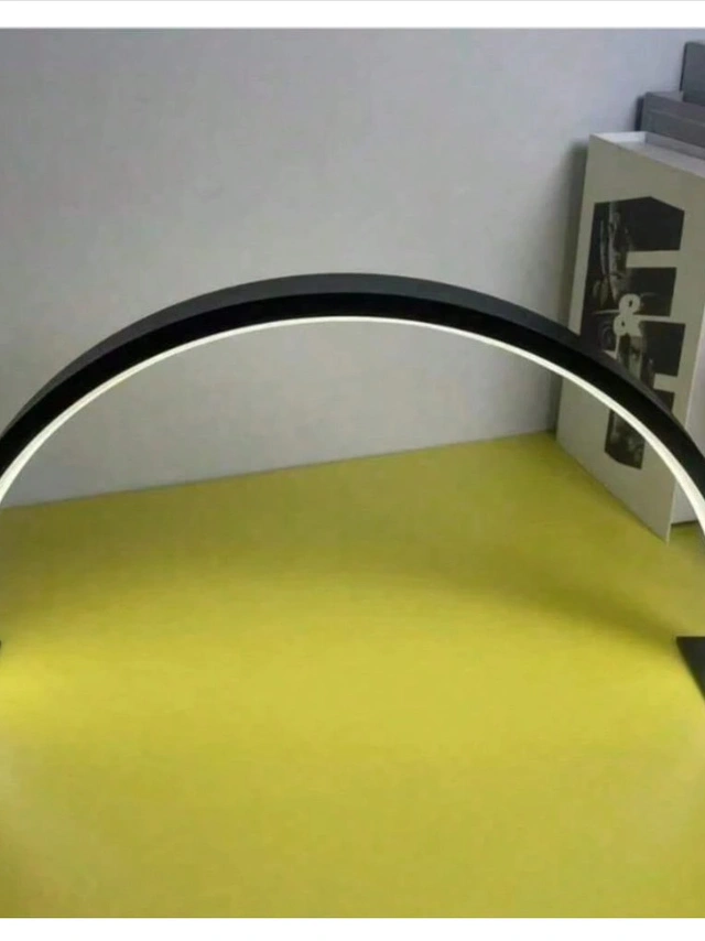 czarna lampa kosmetyczna