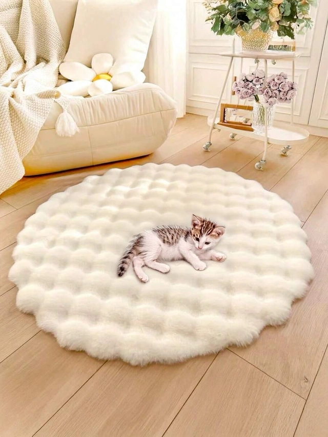biały fluffy dywan