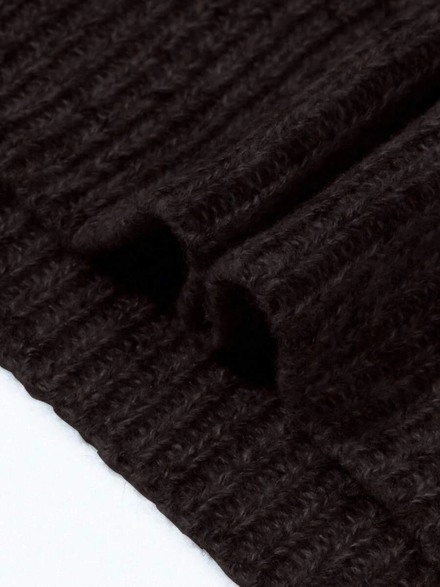 brązowy sweter okrągły dekolt