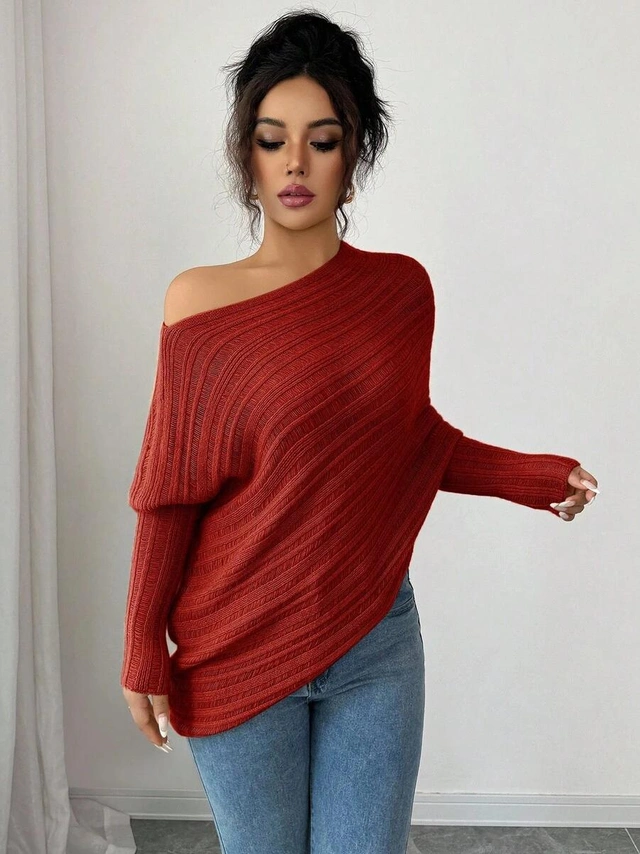 pomarańczowy sweter asymetryczne dekolt