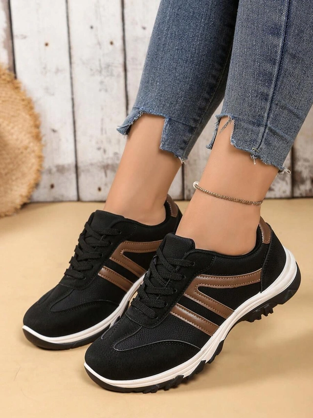 czarne buty sportowe