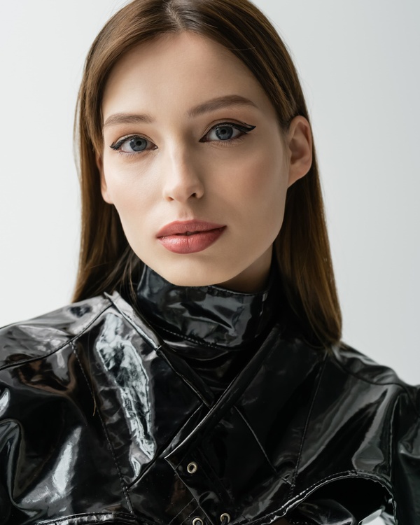 LAVMAG — modelka stojąca