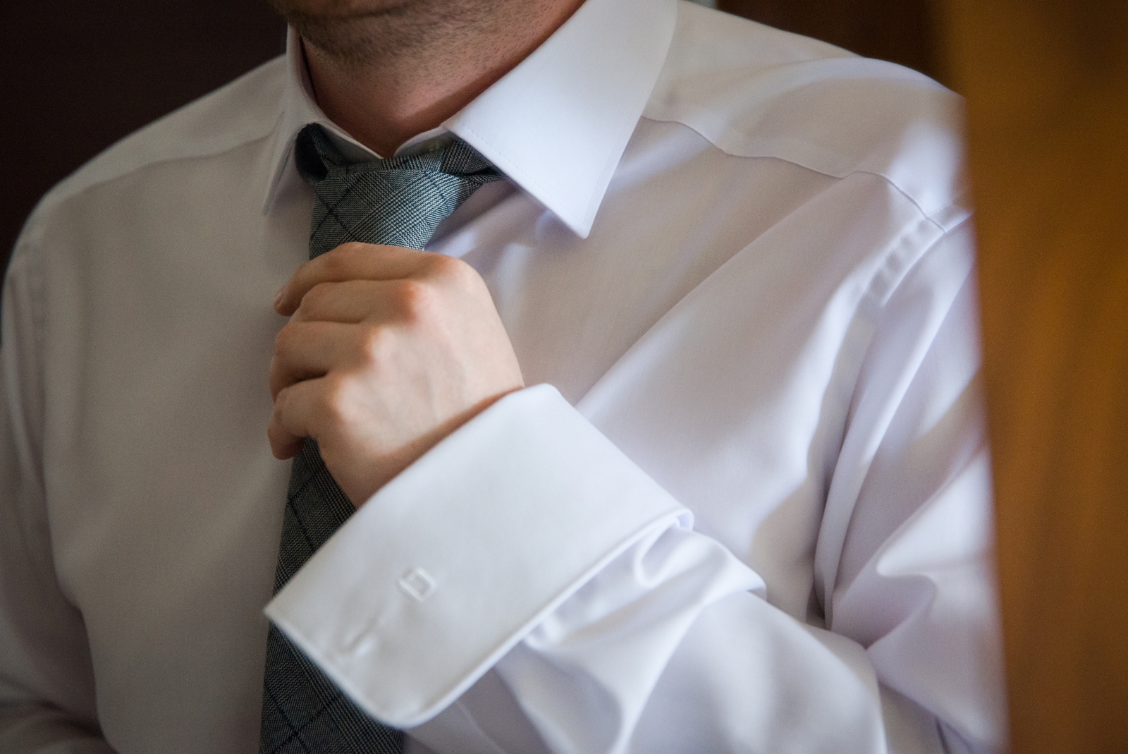 Czym wyróżnia się kołnierzyk button down? Wyjaśniamy!
